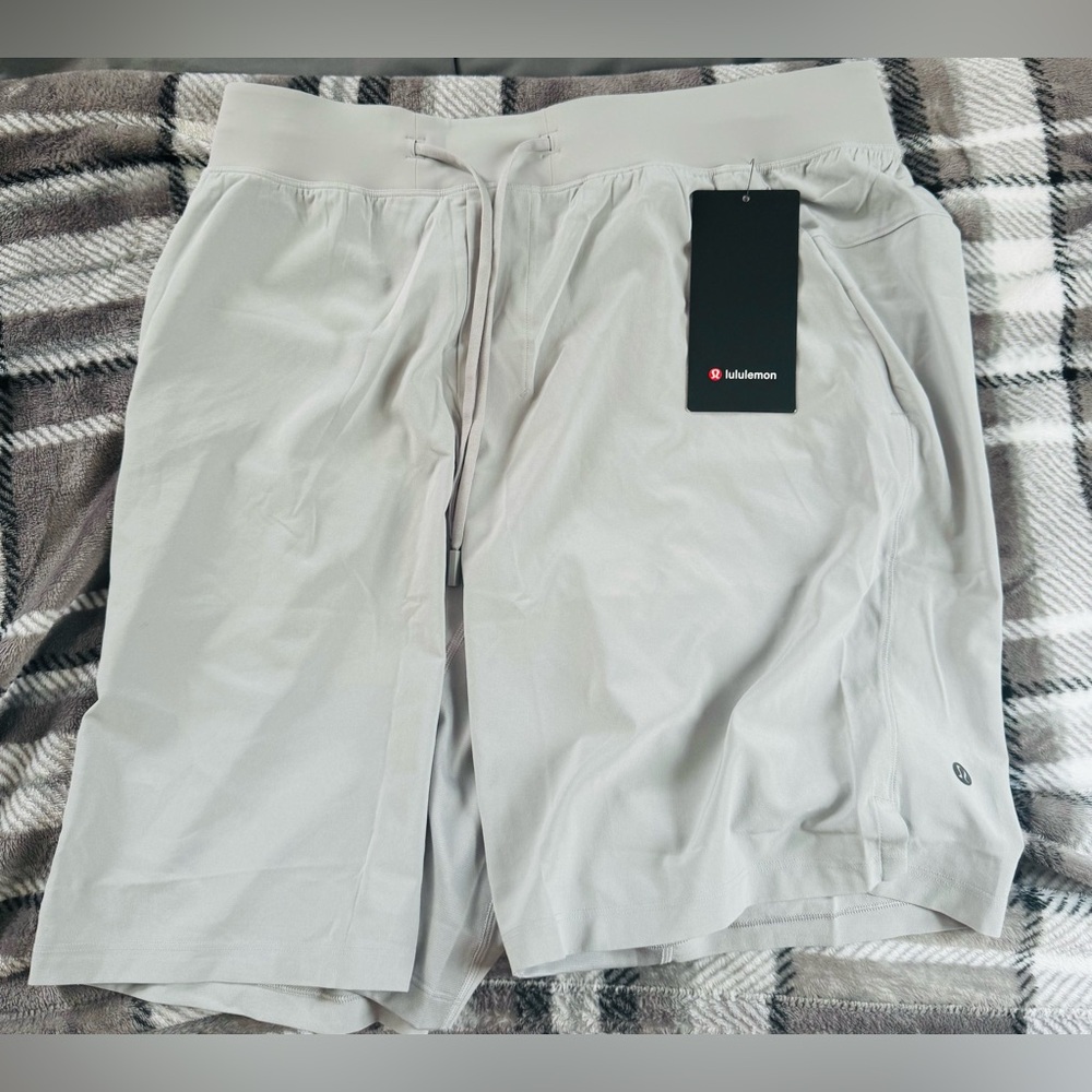 Lululemon T.H.E. Short 9” (Linerless) - Size L - NWT